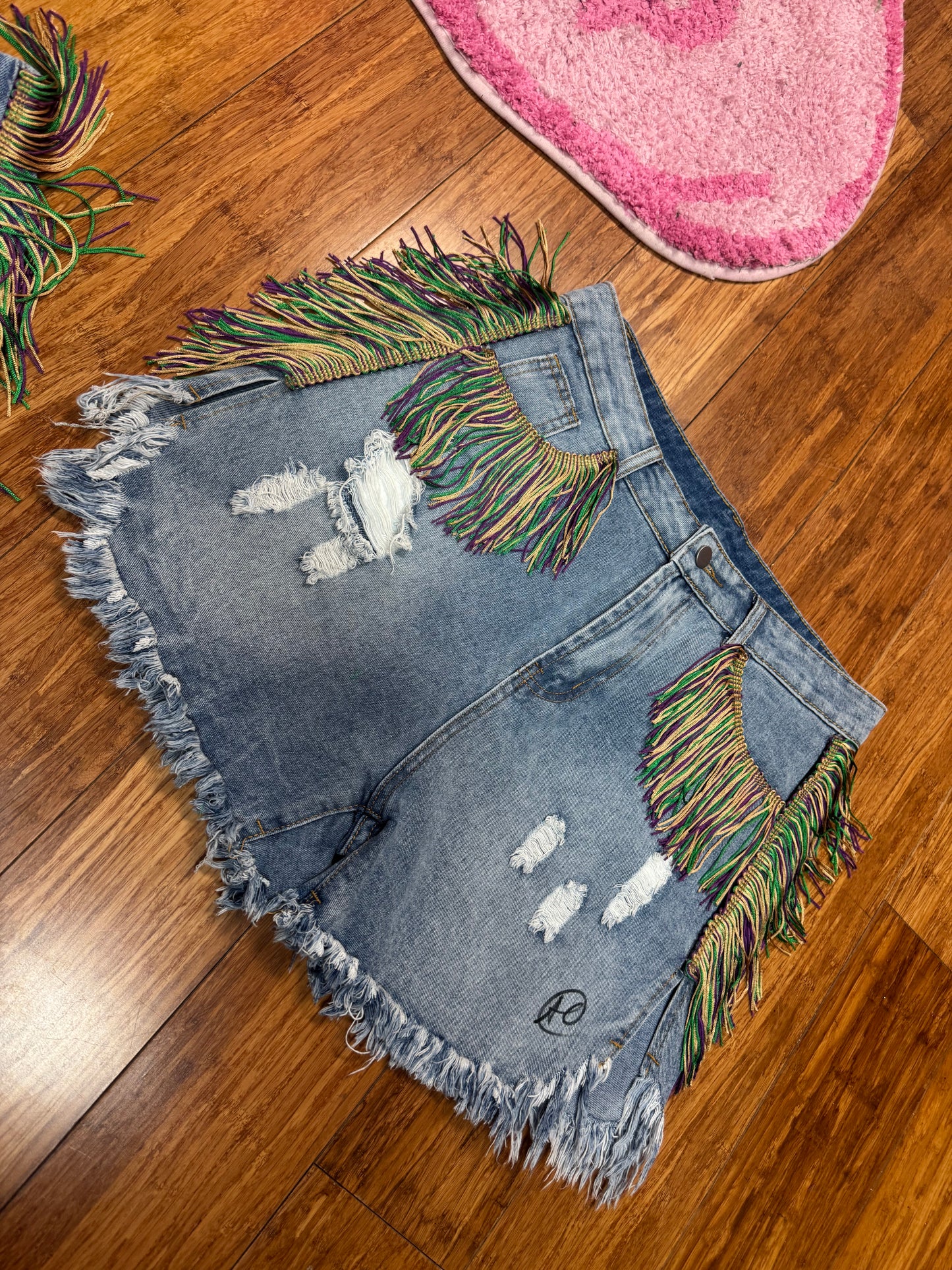 CUSTOM DETACHABLE FRINGE POCKETS DENIM SHORTS (PRE-ORDER)