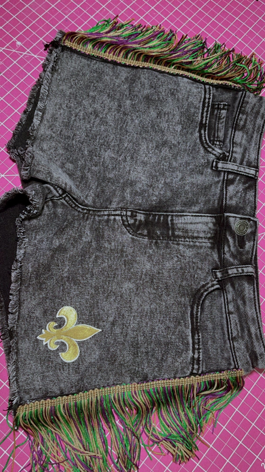 CUSTOM DETACHABLE FRINGE RIPPED HEM SHORTS BLACK