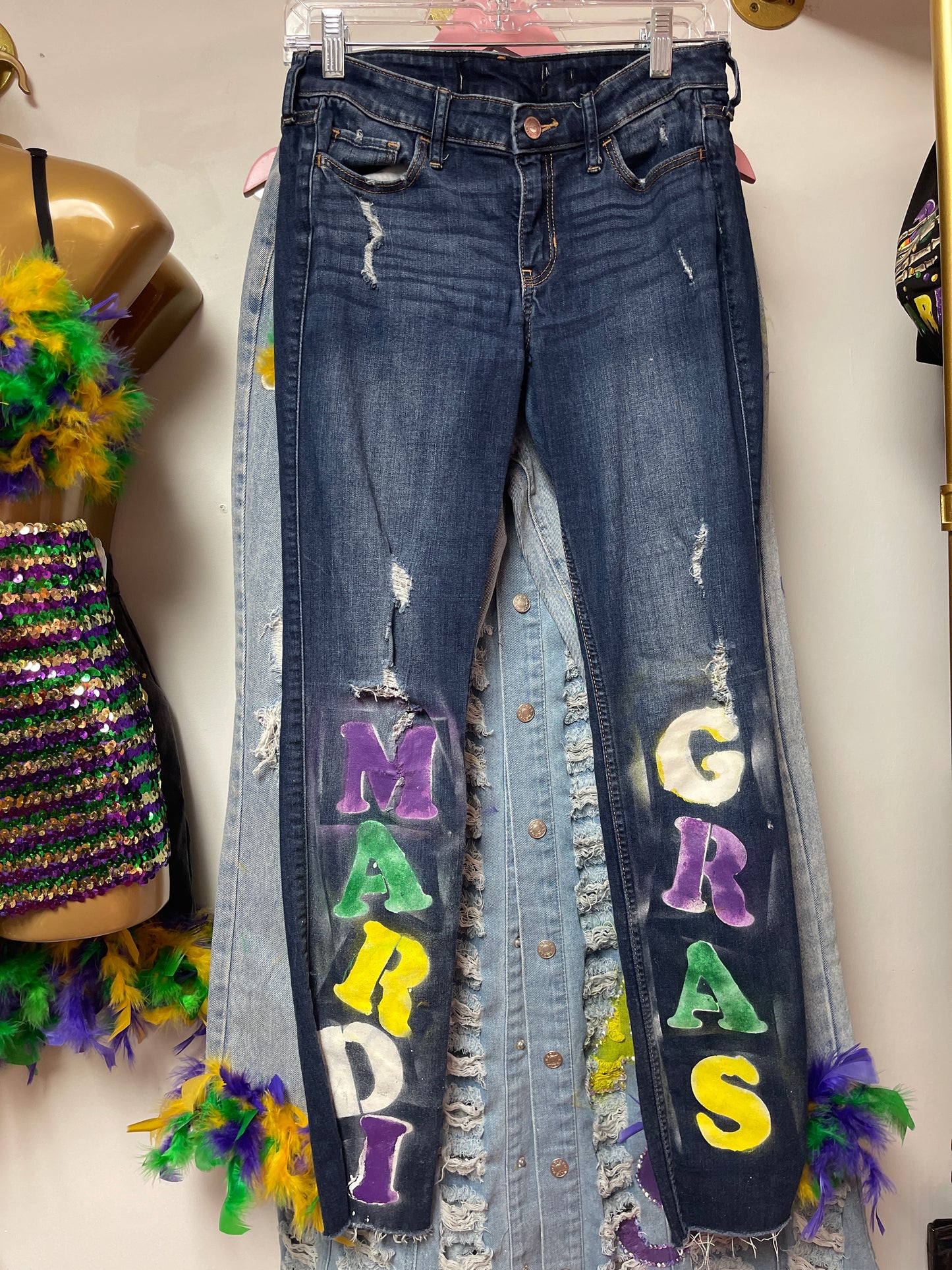 CUSTOM MARDI GRAS GRAFFITI LETTER PRINT DISTRESSED JEANS