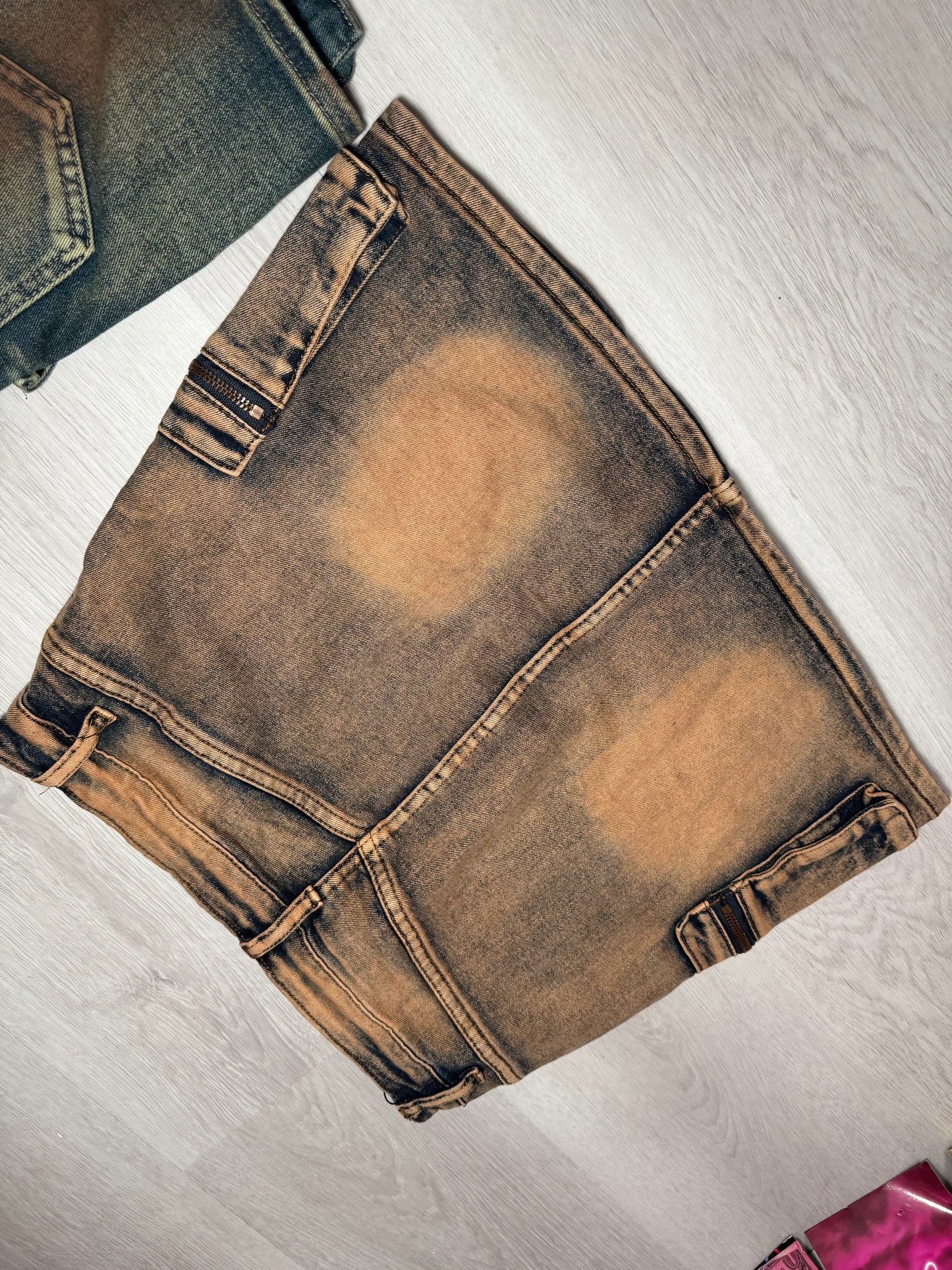 WOMEN'S DISTRESSED CARGO SKIRT
