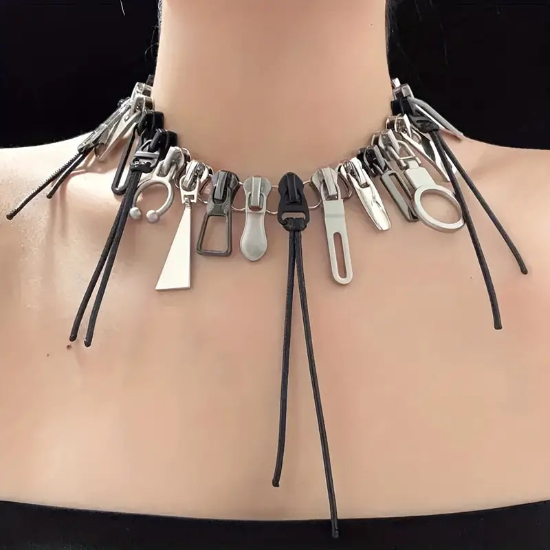 EDWARD ZIPPER HANDS NECKLACE CHAIN