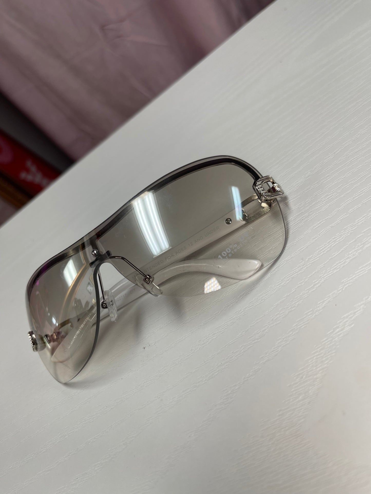 Retro One Piece Ombre Lens Sunglasses with Silver Accents Snow Bunny