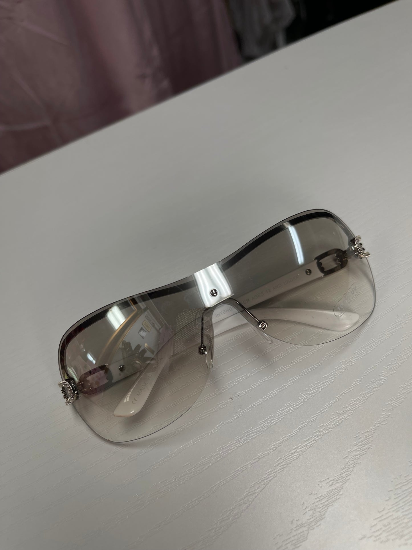 Retro One Piece Ombre Lens Sunglasses with Silver Accents Snow Bunny