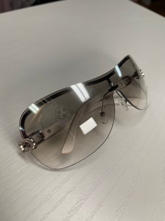 Retro One Piece Ombre Lens Sunglasses with Silver Accents Snow Bunny