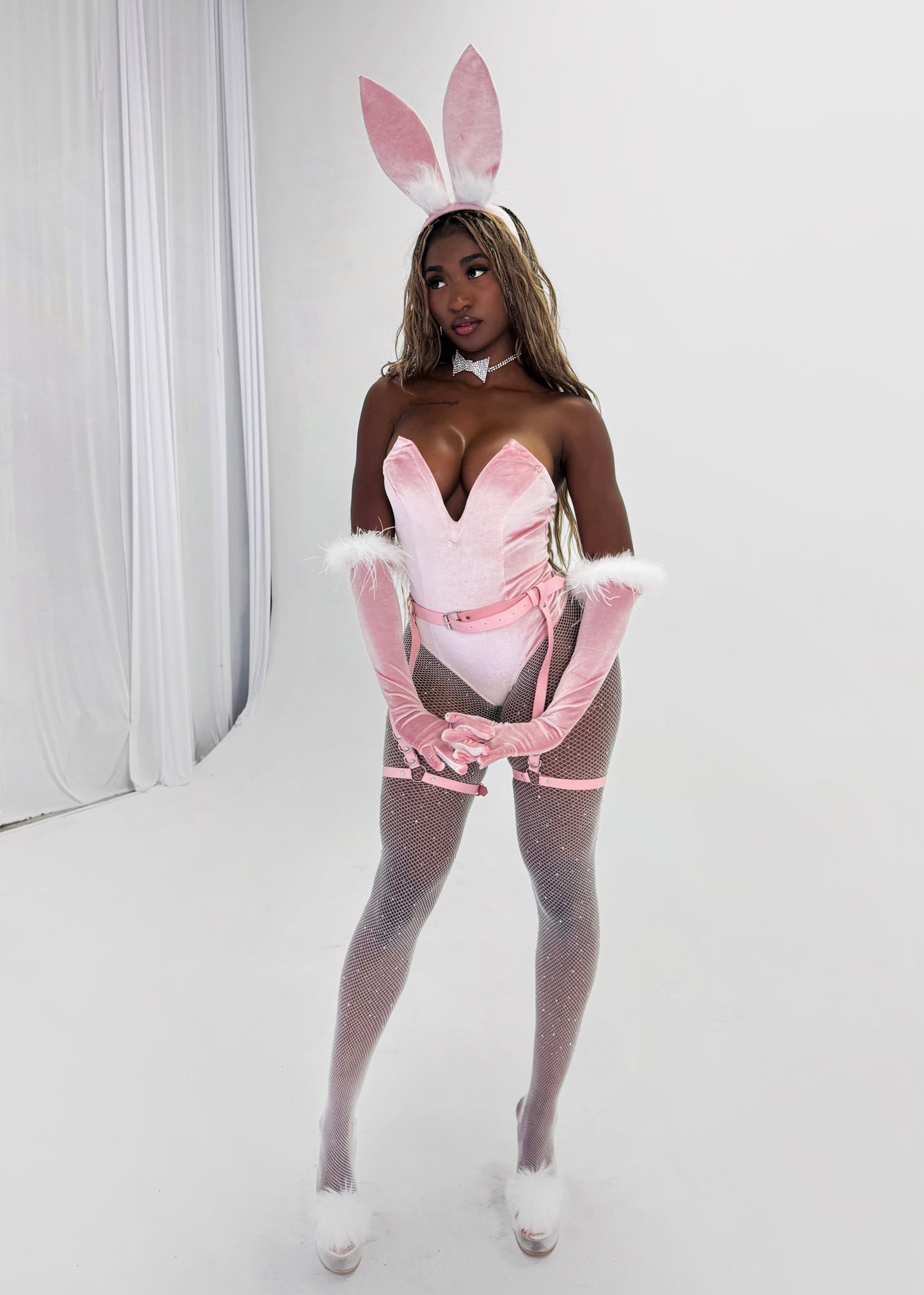 A HONEY BUNNY PINK SEXY HALLOWEEN COSTUME