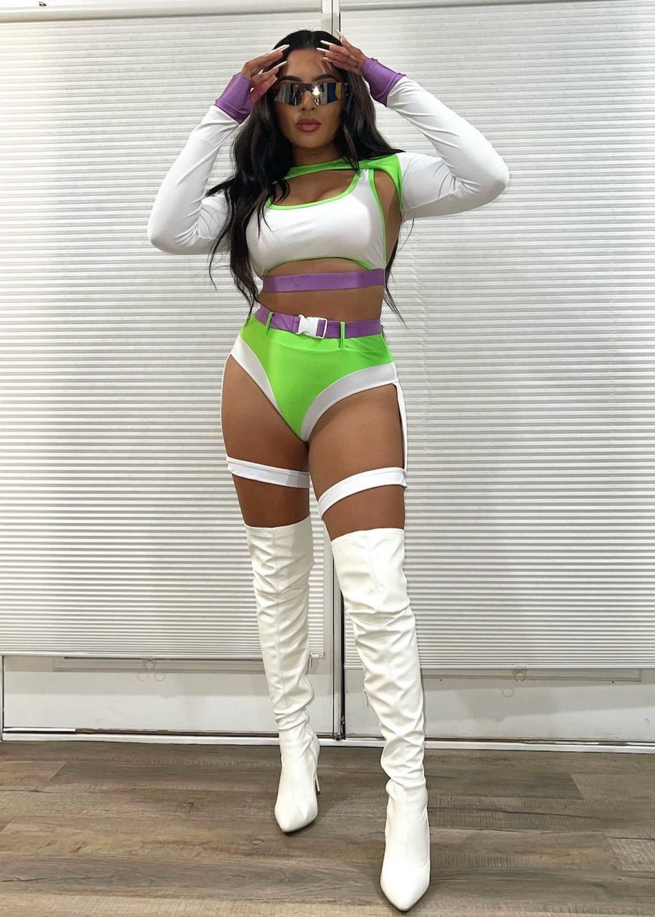 BEYOND INFINITY SEXY ASTRONAUT CARTOON HALLOWEEN COSTUME