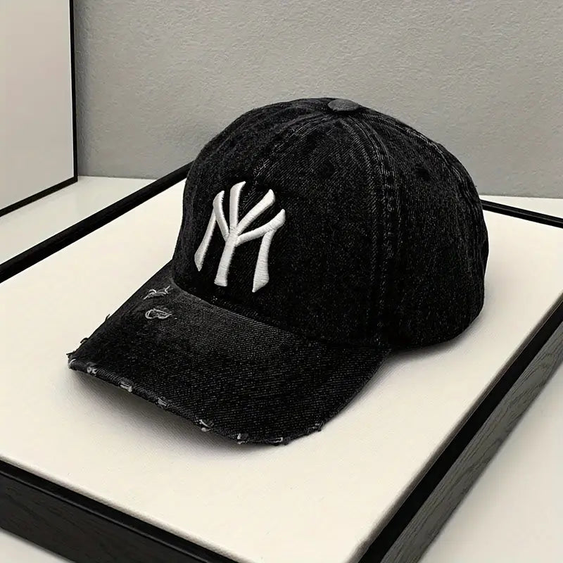 DISTRESSED NEW YORK YANKEES DENIM BASEBALL CAP